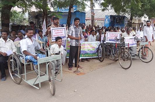 மாற்றுத்திறனாளிகள் முற்றுகைப் போராட்டம்